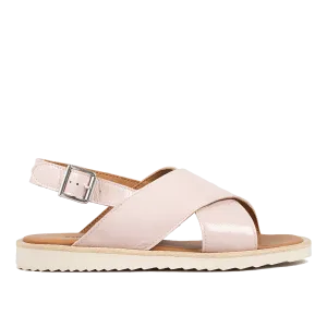 Cross sandal with buckle closure