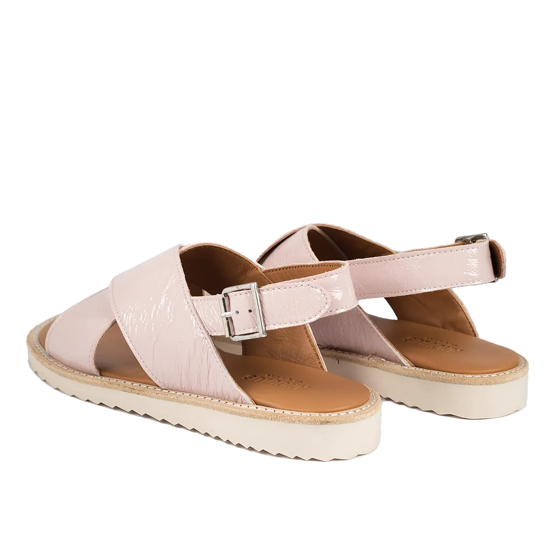 Cross sandal with buckle closure