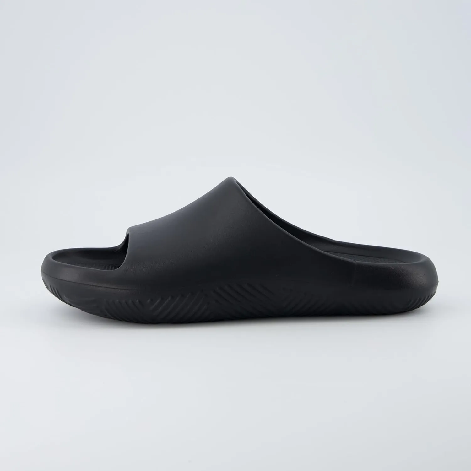 CUSHIONAIRE Men's Galaxy pool slides with  Comfort