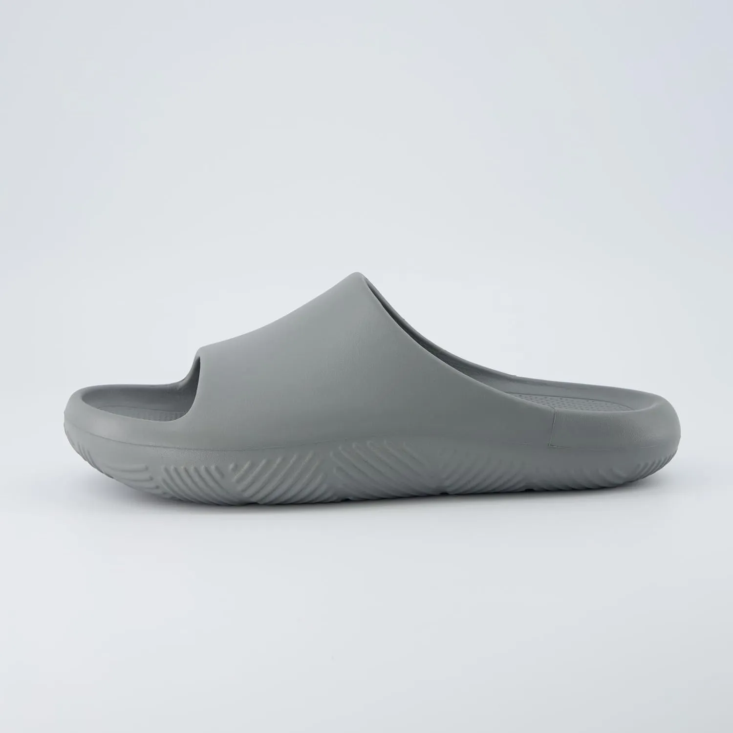 CUSHIONAIRE Men's Galaxy pool slides with  Comfort