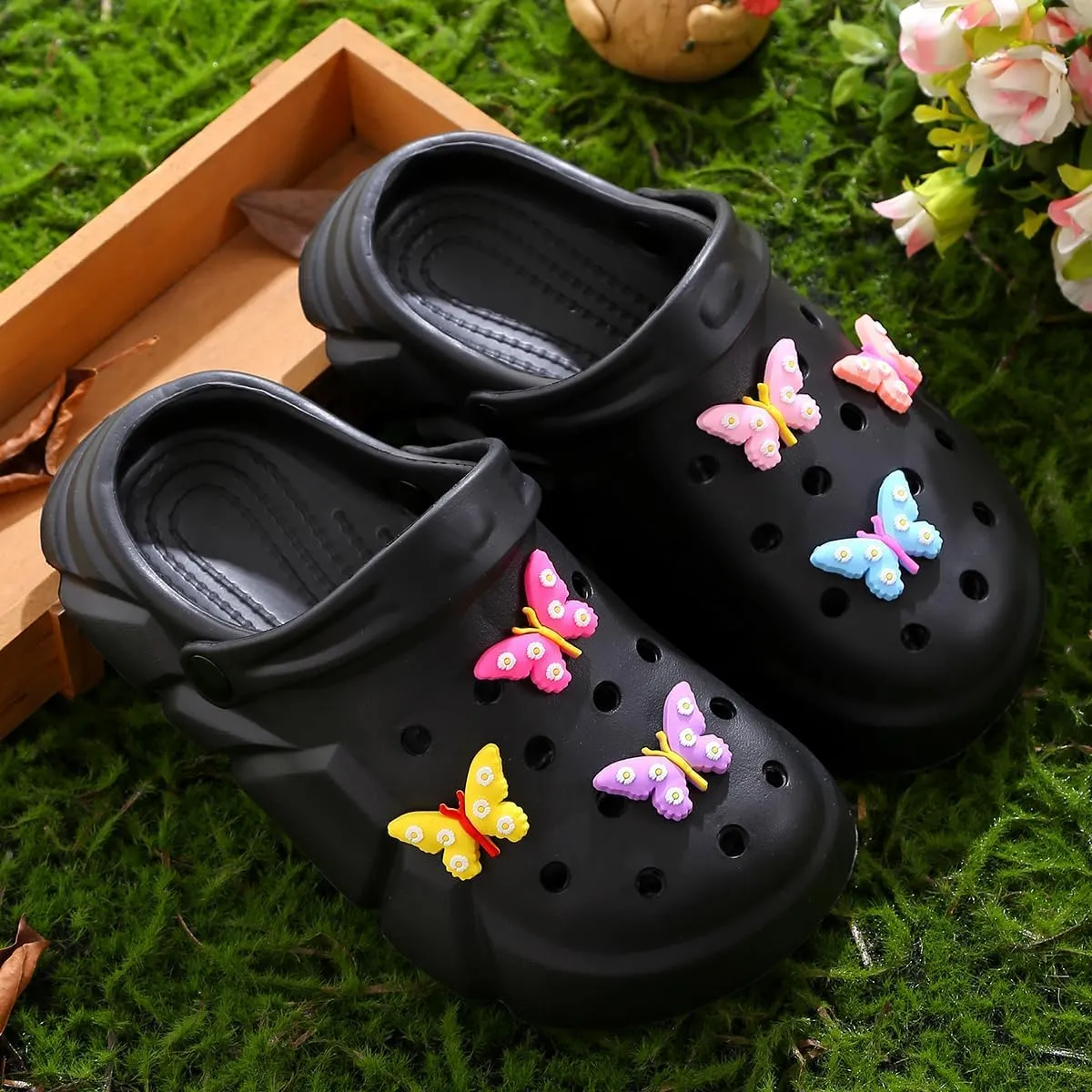 Cute Butterfly-Themed Lightweight Girls' Clogs, Platform Soft Sole Closed Toe EVA Home Garden Clog Shoes, Two-Way Wear Breathable Beach Clogs, Trendy Non-Slip Slip-On Sandals