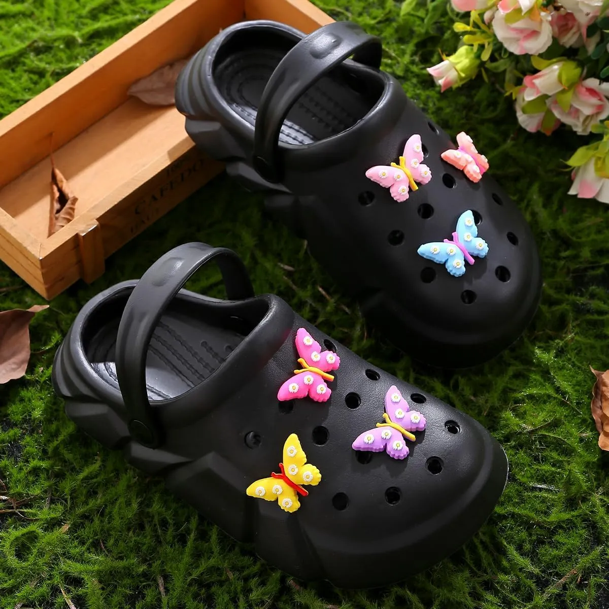 Cute Butterfly-Themed Lightweight Girls' Clogs, Platform Soft Sole Closed Toe EVA Home Garden Clog Shoes, Two-Way Wear Breathable Beach Clogs, Trendy Non-Slip Slip-On Sandals