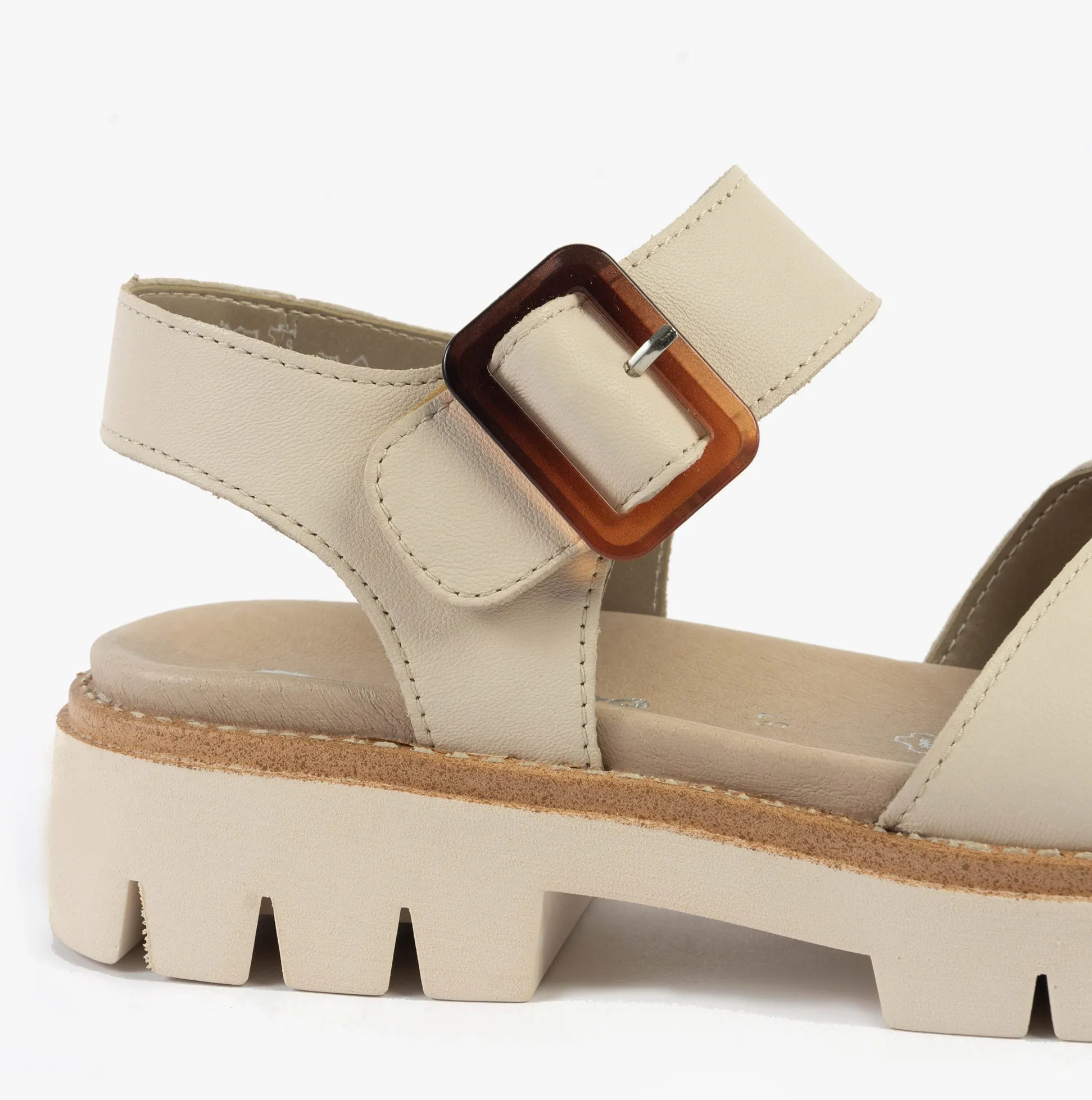 D7950-60 Womens Sandals Beige