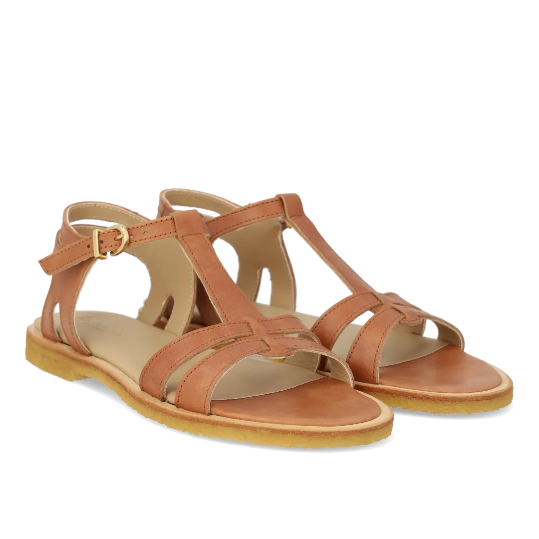Feminine sandal with strap design