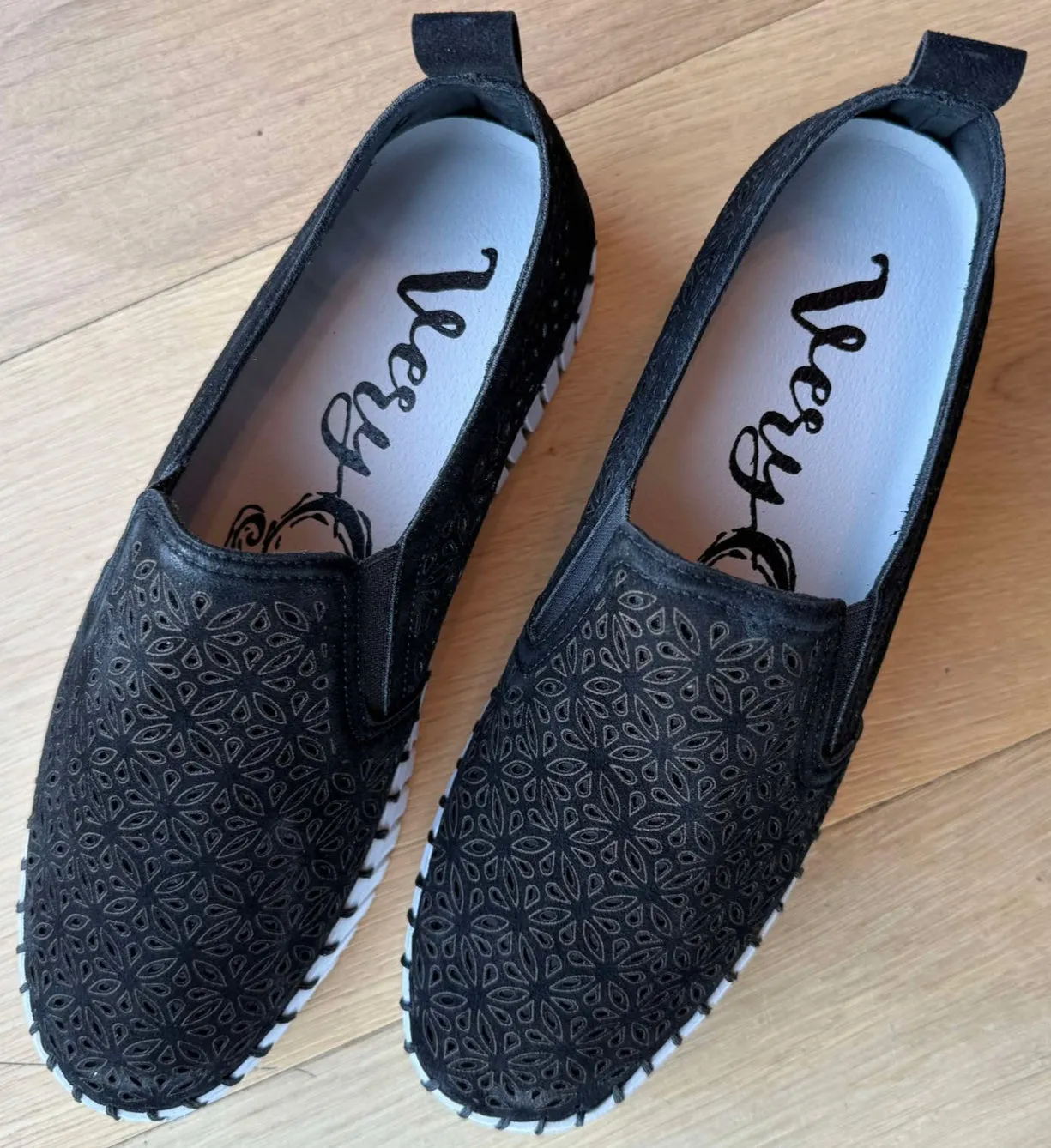 FLORAL CHIC SLIP ON SHOES