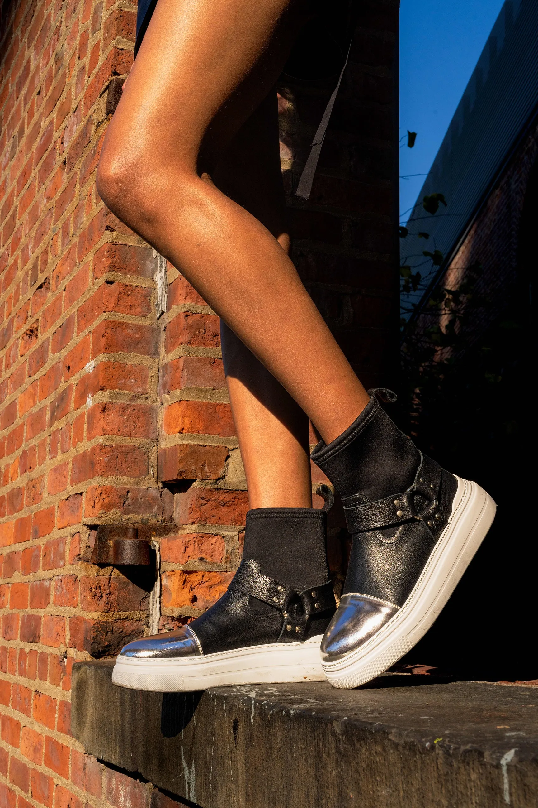Harness stretch boots