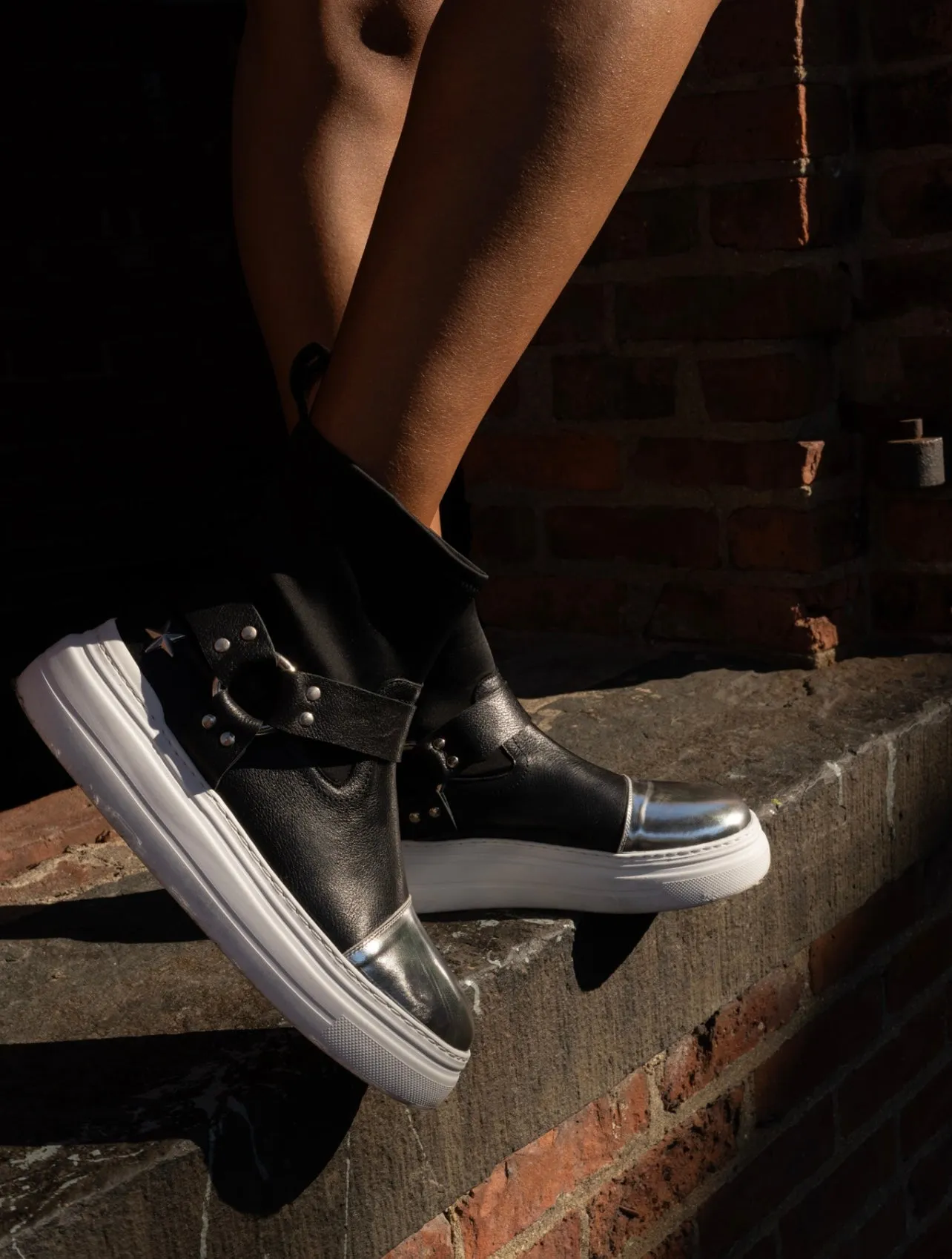 Harness stretch boots