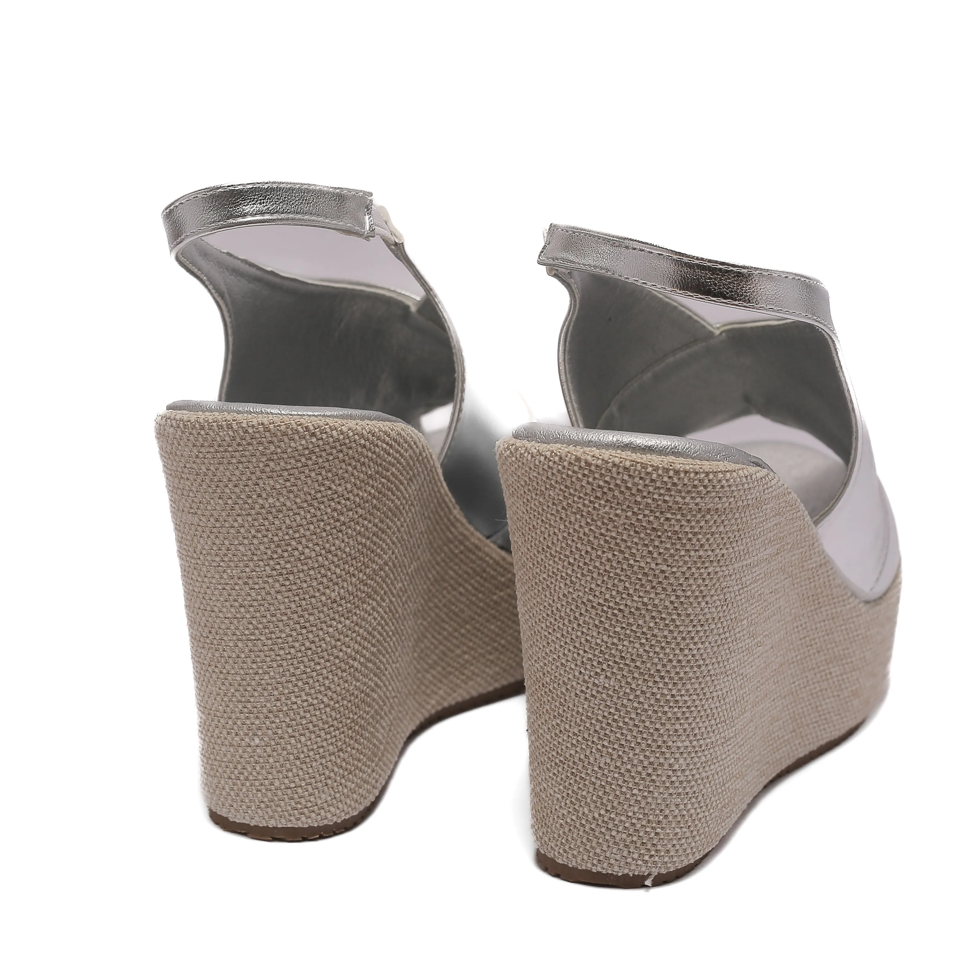 Heeled sandal with crossed straps in silver