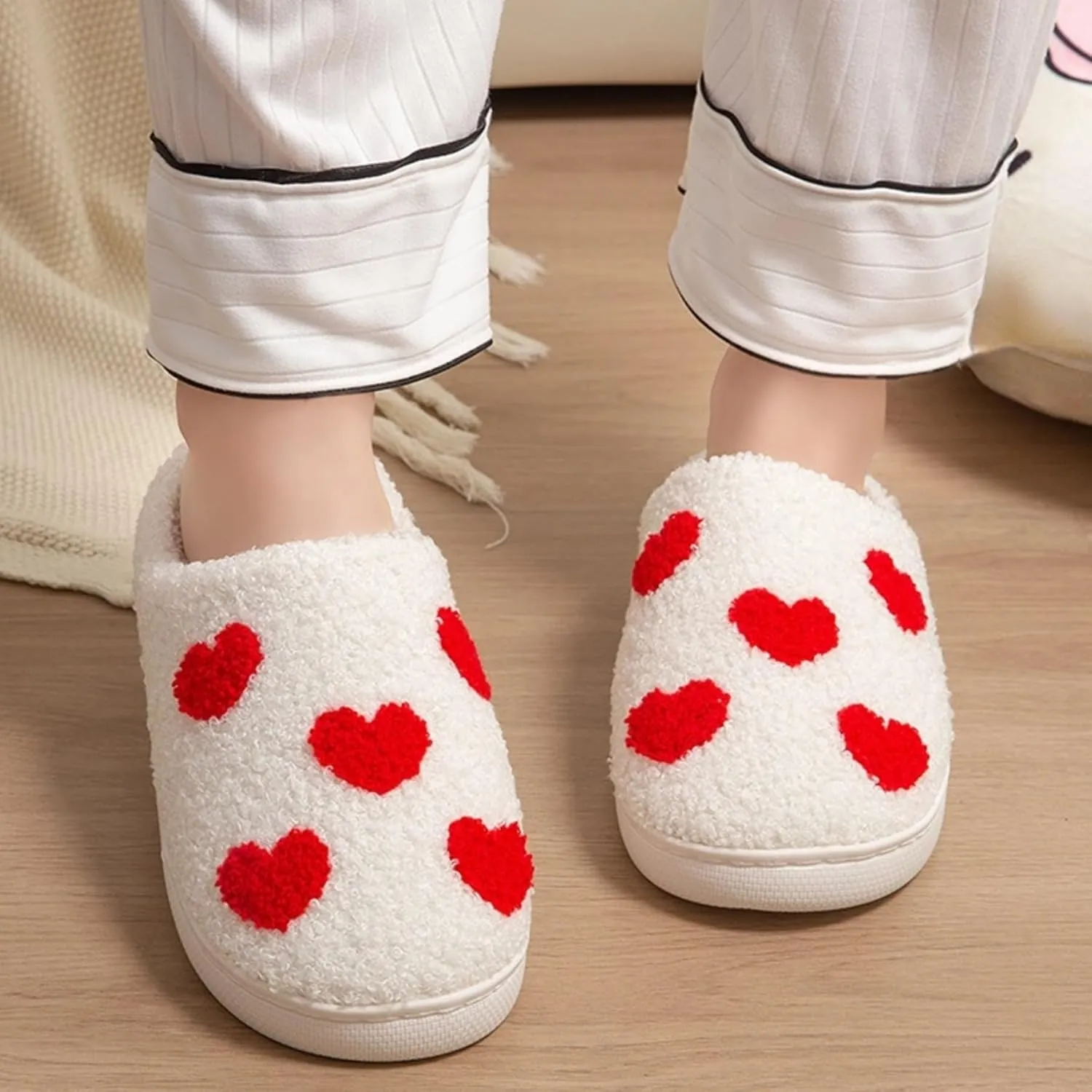House Slippers for Women Men Indoor Soft Plush Comfy Warm Couple Home Slippers Cute Heart Shaped Winter Cozy Cotton Slippers Slides Slip On Fuzzy Bedroom Slippers