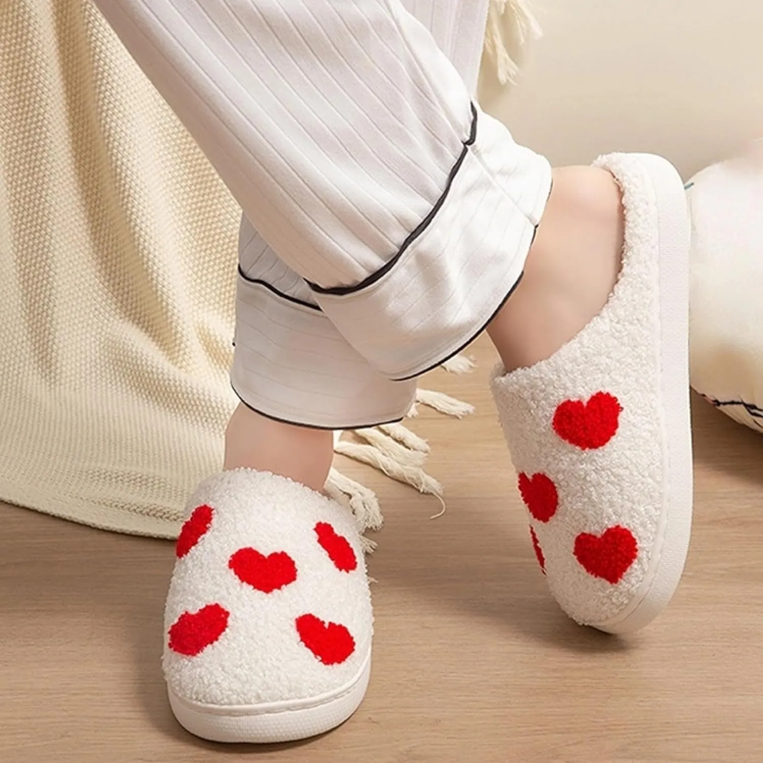 House Slippers for Women Men Indoor Soft Plush Comfy Warm Couple Home Slippers Cute Heart Shaped Winter Cozy Cotton Slippers Slides Slip On Fuzzy Bedroom Slippers