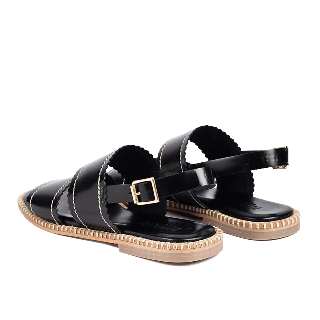 Leather sandal with wavy trim