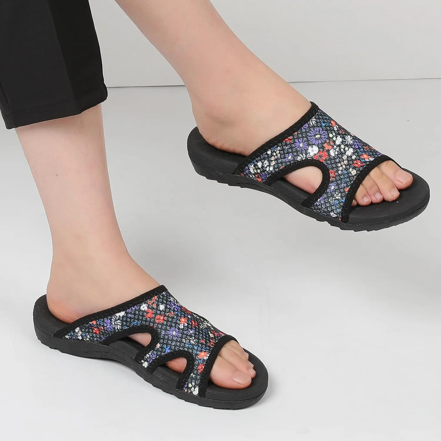 LeIsfIt Womens Slide Sandals Arch Support Slides Slip on Plantar Fasciitis Sandals Ladies Yoga Mat Thick Cushion Slipper Slides for Indoor Outdoor