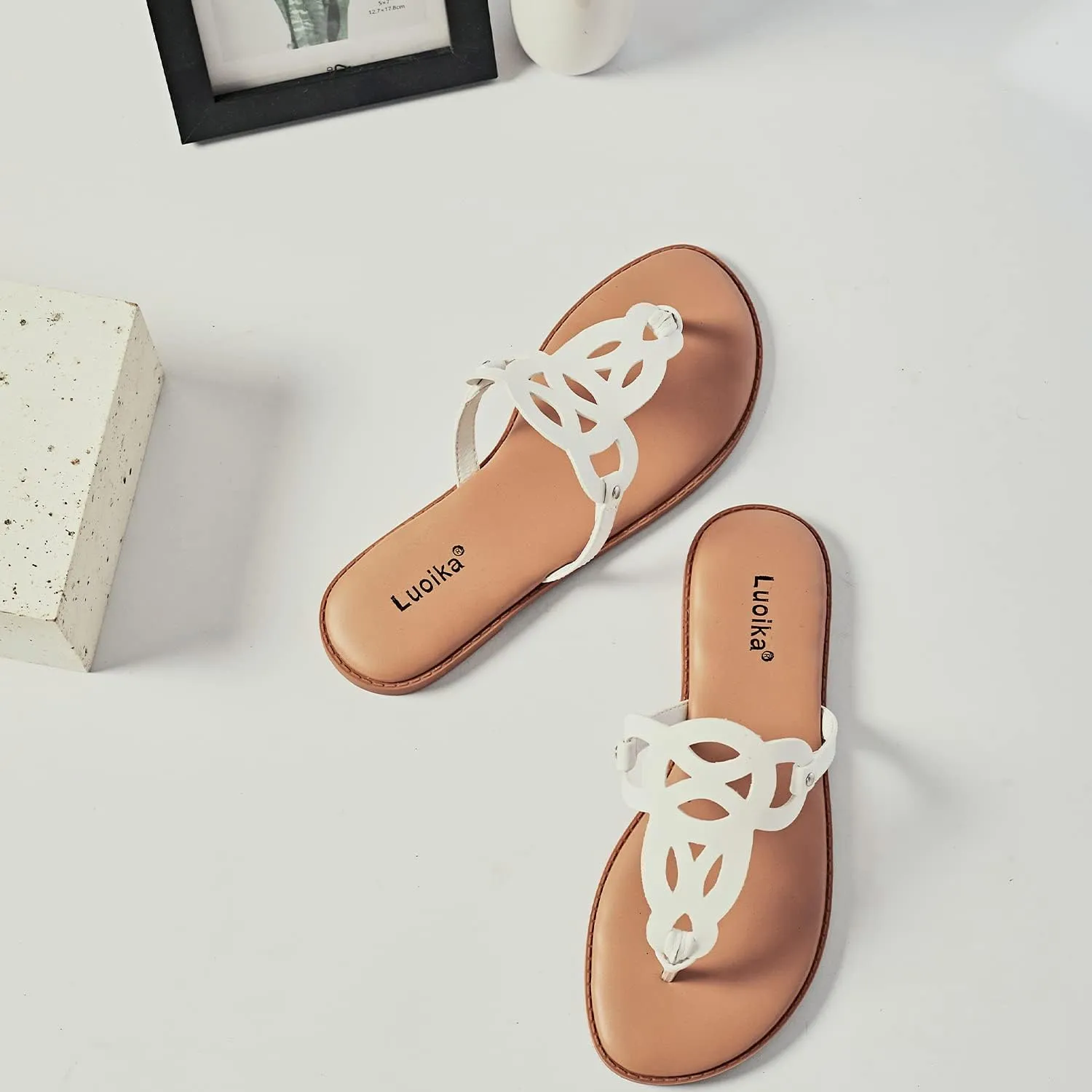 Luoika Women's Wide Width Flat Slides Sandals, Flip Flop Strappy Rhinestone Thong Sandals Comfortable Summer Beach Shoes for Women.