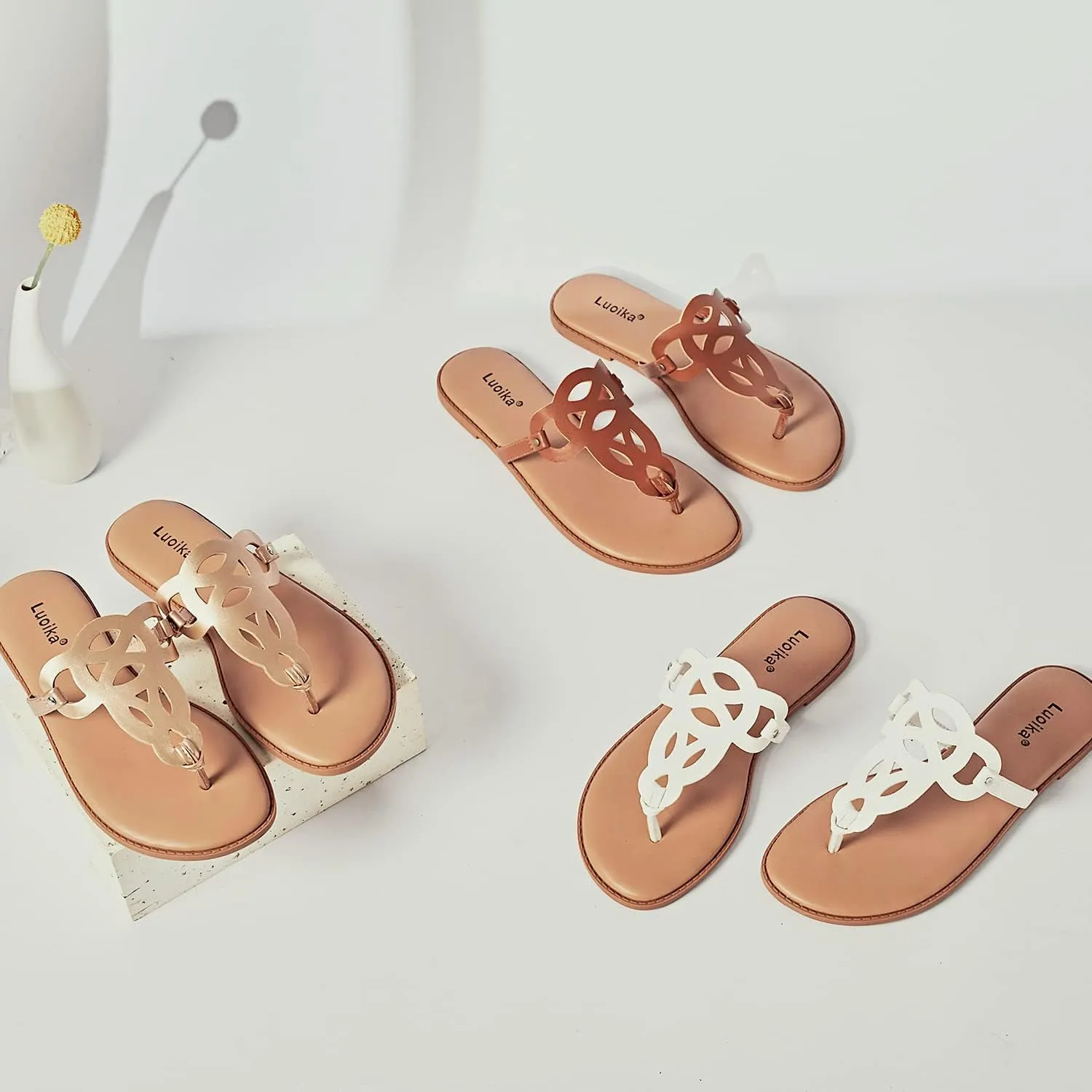 Luoika Women's Wide Width Flat Slides Sandals, Flip Flop Strappy Rhinestone Thong Sandals Comfortable Summer Beach Shoes for Women.
