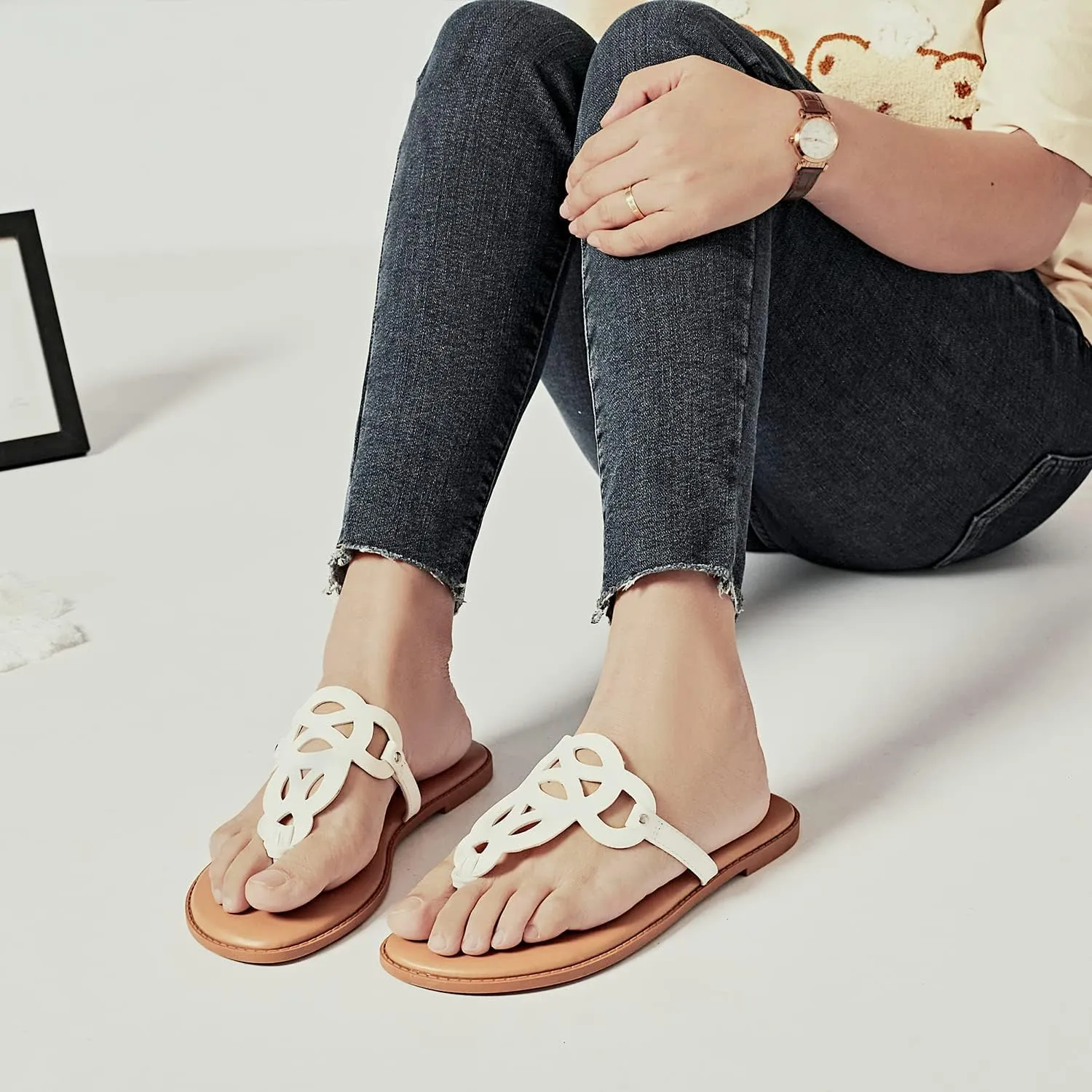 Luoika Women's Wide Width Flat Slides Sandals, Flip Flop Strappy Rhinestone Thong Sandals Comfortable Summer Beach Shoes for Women.