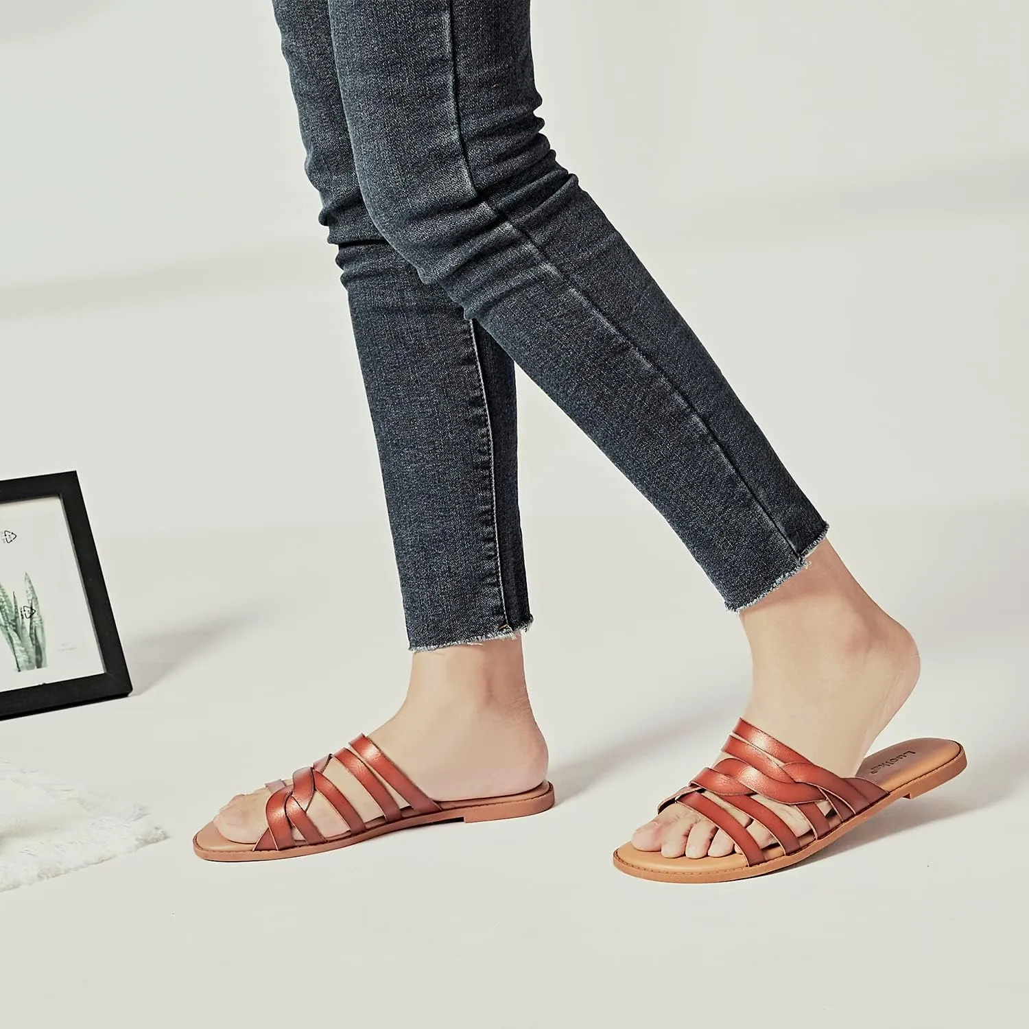 Luoika Women's Wide Width Flat Slides Sandals, Slip on Slide Sandal Casual Comfortable Summer Beach Shoes for Women.