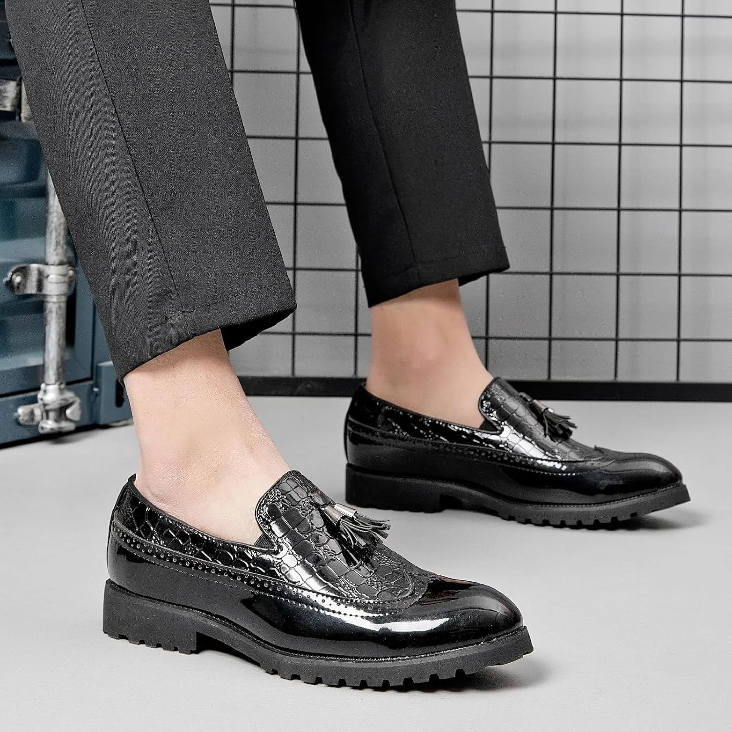 Men's Classic Wingtip Tassel Dress Shoes Two Tone Leather Loafers Shoes Non-Slip Lug Sole for Formal Business