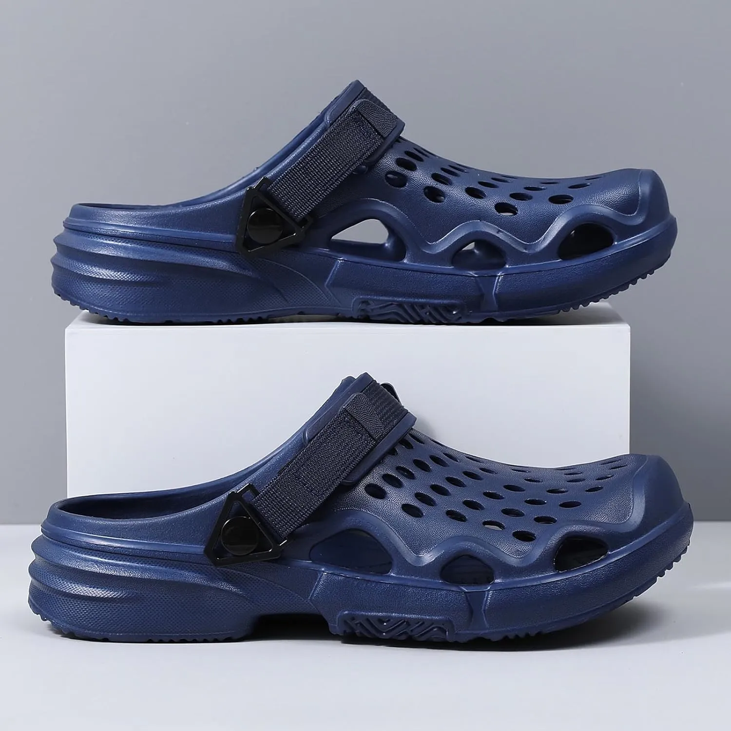 Men's Slip On Clogs Summer Non Slip Garden Shoes Lightweight Soft Clogs Mules Garden Kitchen Outdoor Beach Yard Pool Shower Classic Sandals Slippers