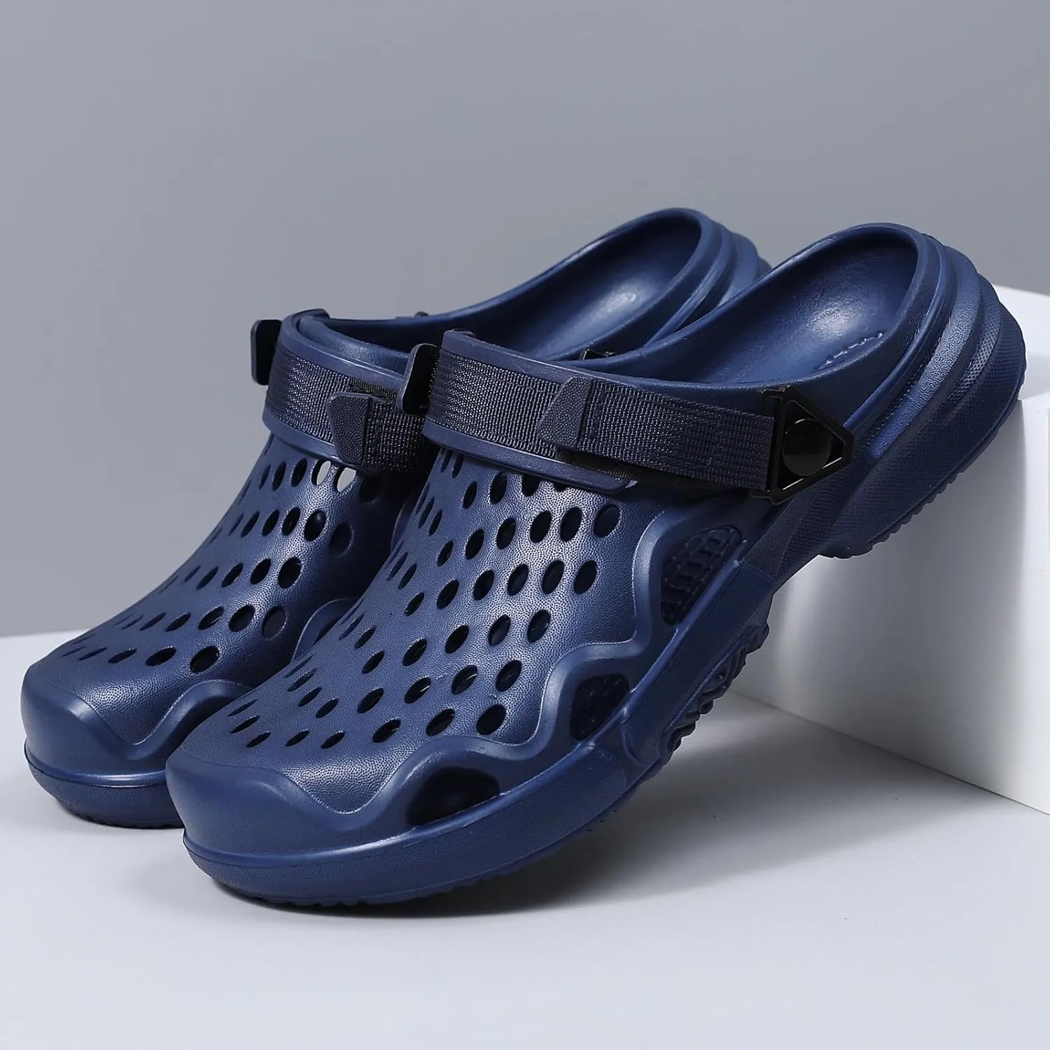 Men's Slip On Clogs Summer Non Slip Garden Shoes Lightweight Soft Clogs Mules Garden Kitchen Outdoor Beach Yard Pool Shower Classic Sandals Slippers