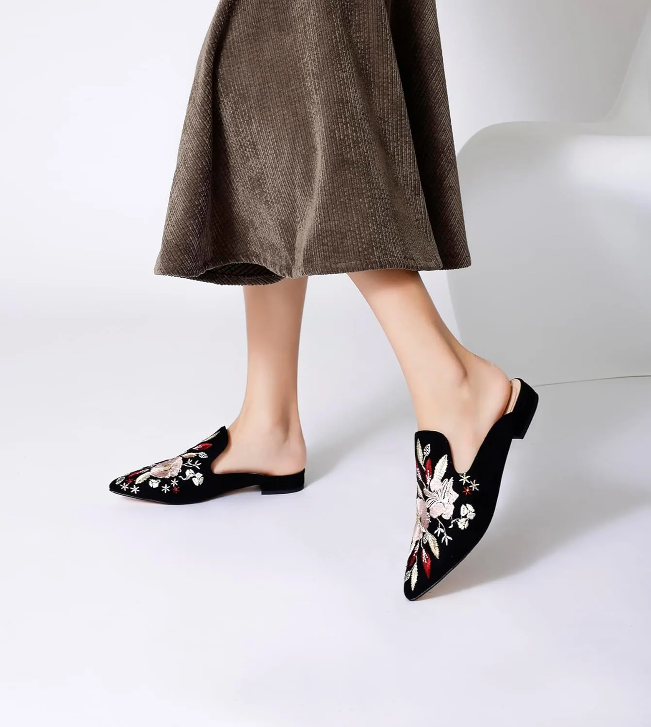 Mules for Women Pointed Toe Embroidered Shoes Comfortable Flats Backless Loafers