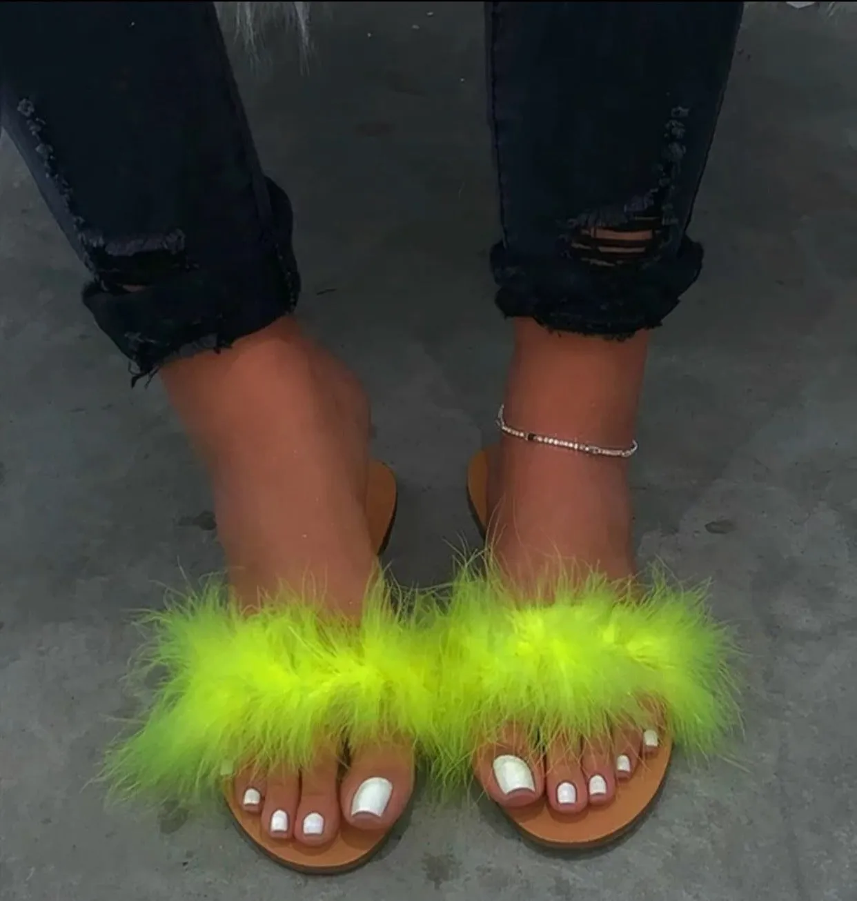 NATHALIE FUR SLIDE