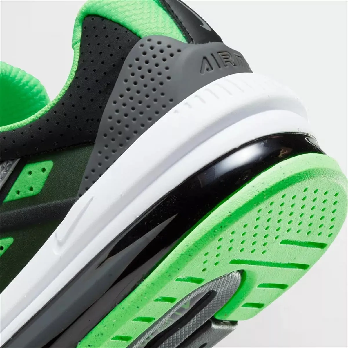 Nike Boy's Sneaker, 5 AU