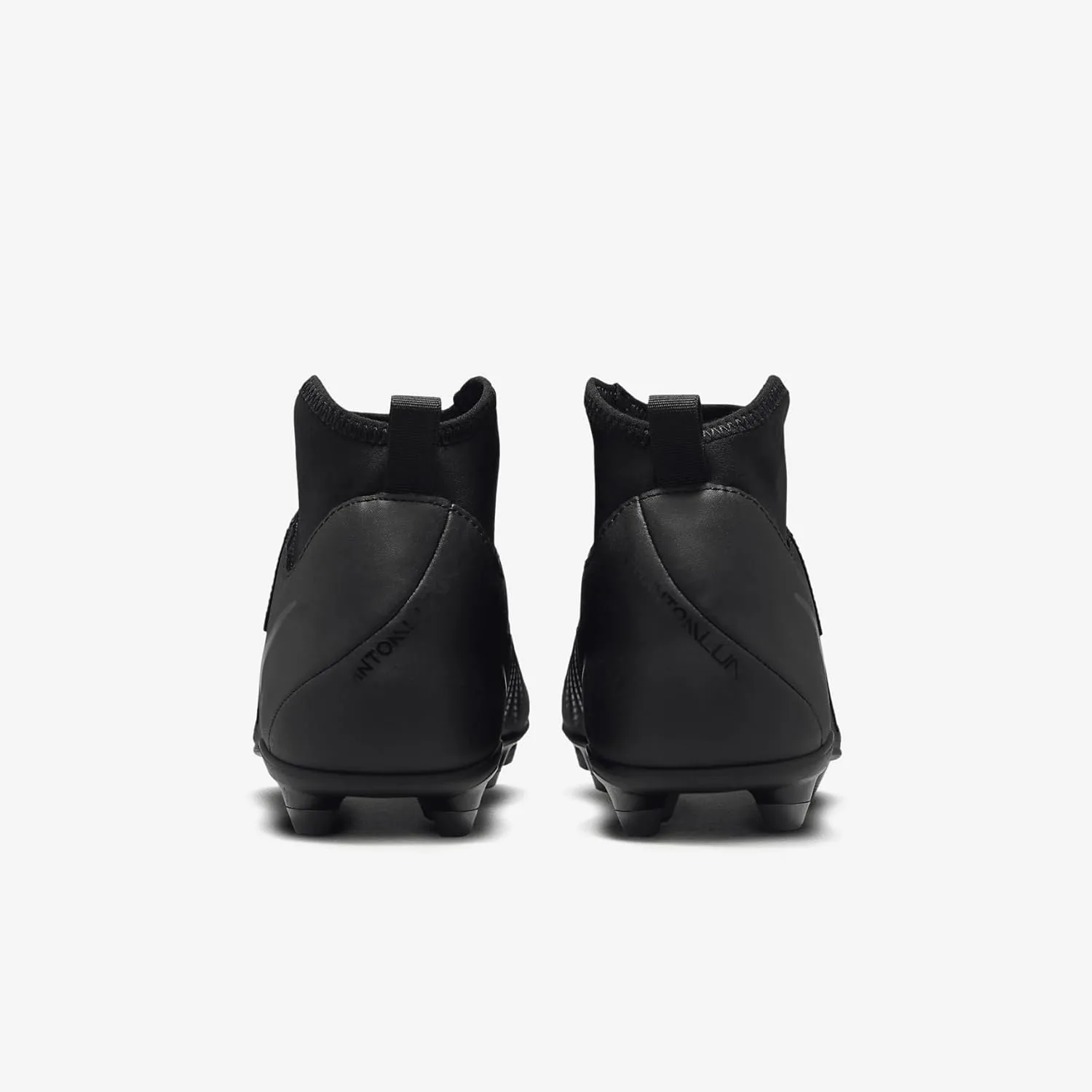 Nike Men's Phantom Luna Ii Club Fg/Mg Sneaker
