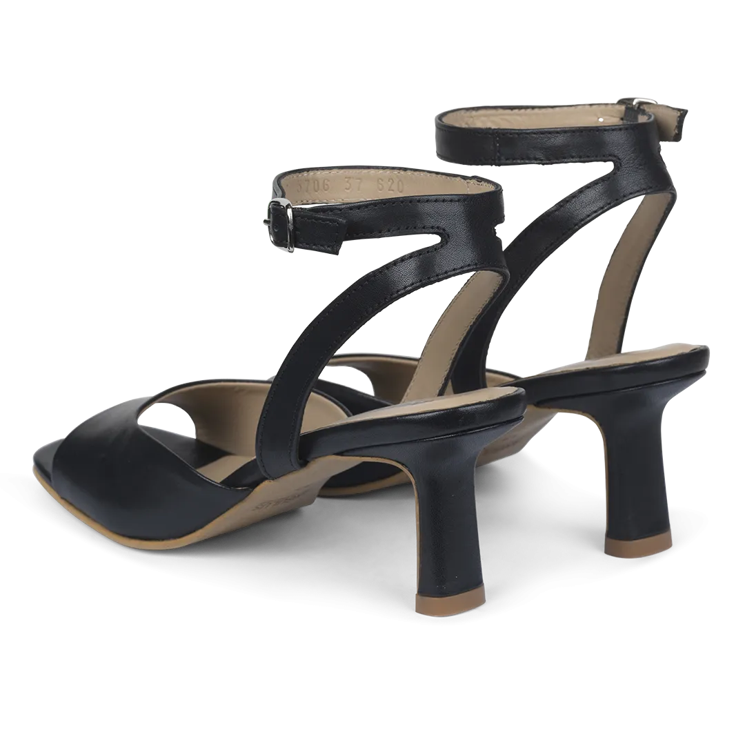 Sandal with heel