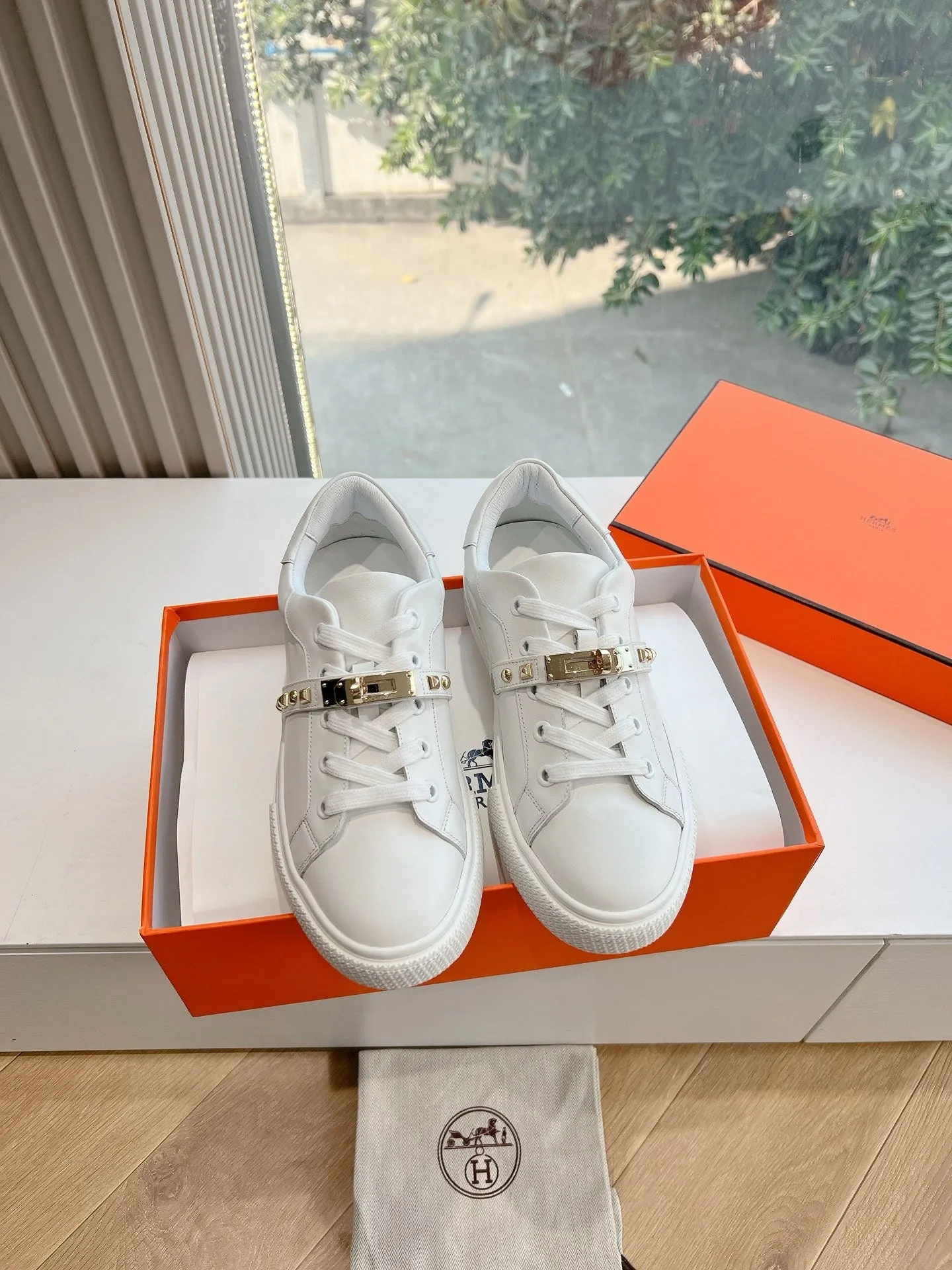 SE1568 Hermes Day Sneaker / Size5-10