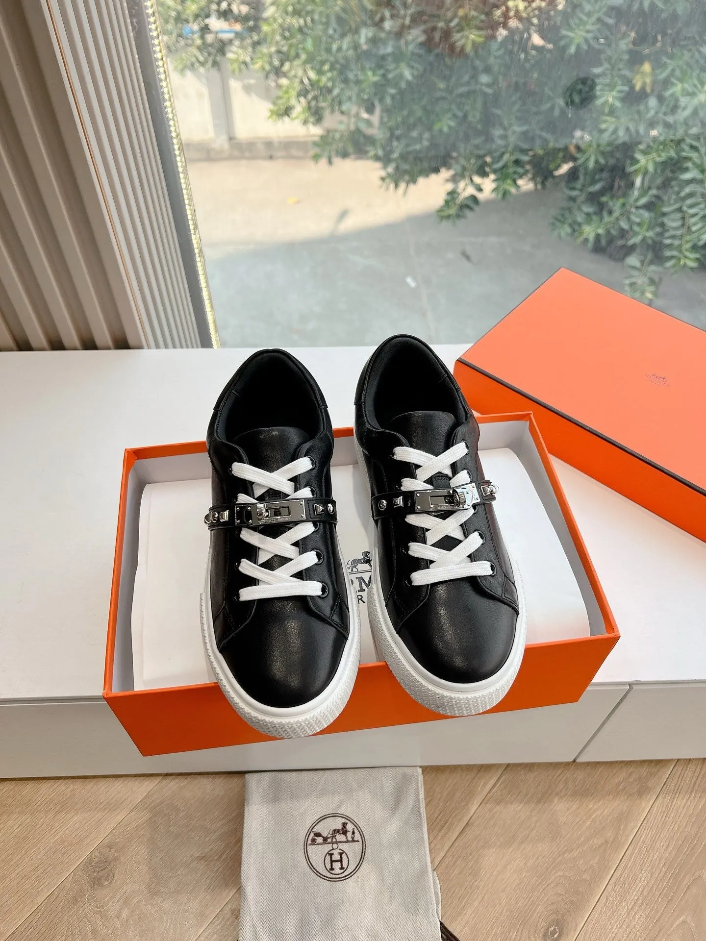 SE1568 Hermes Day Sneaker / Size5-10
