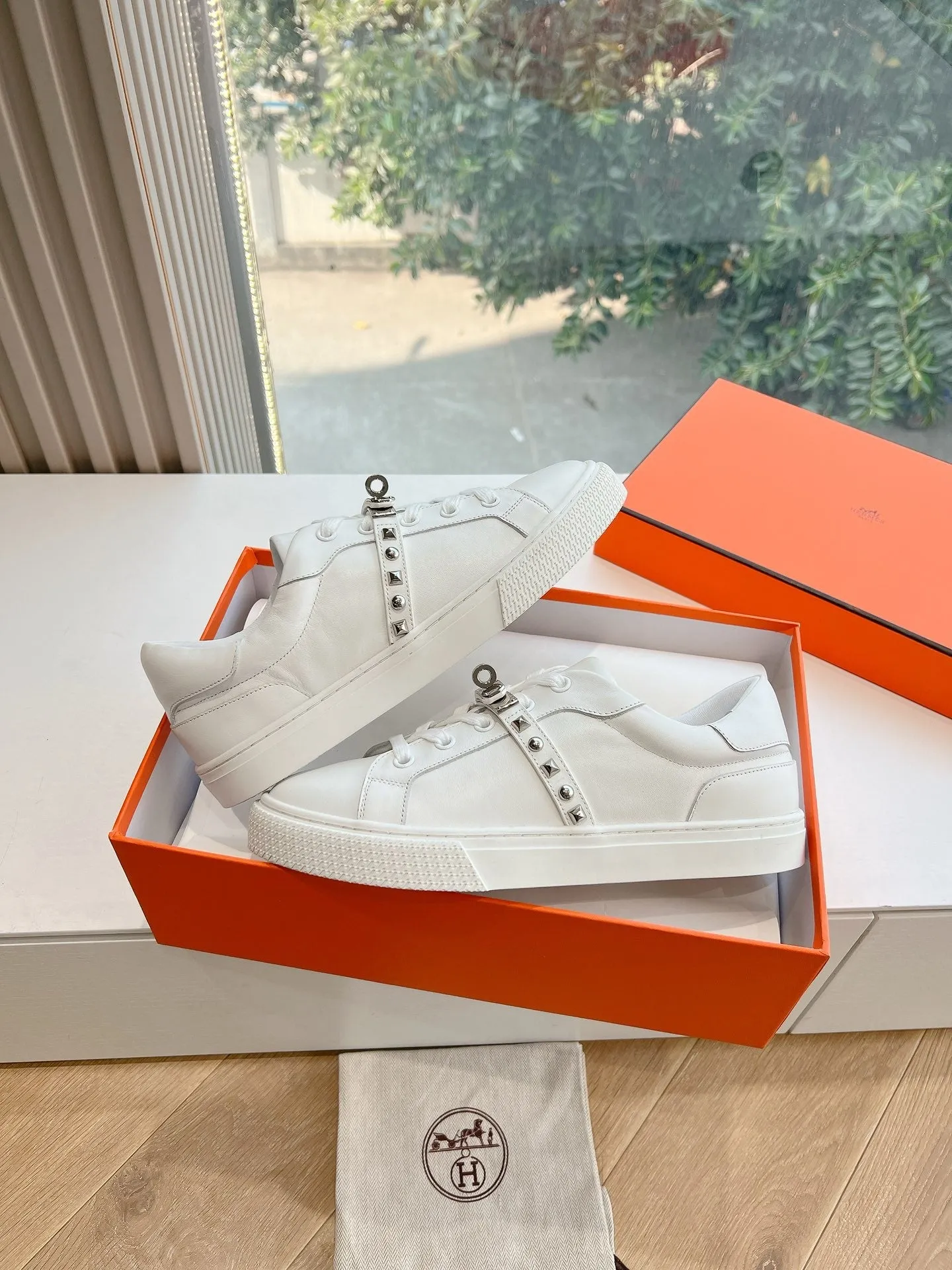 SE1568 Hermes Day Sneaker / Size5-10