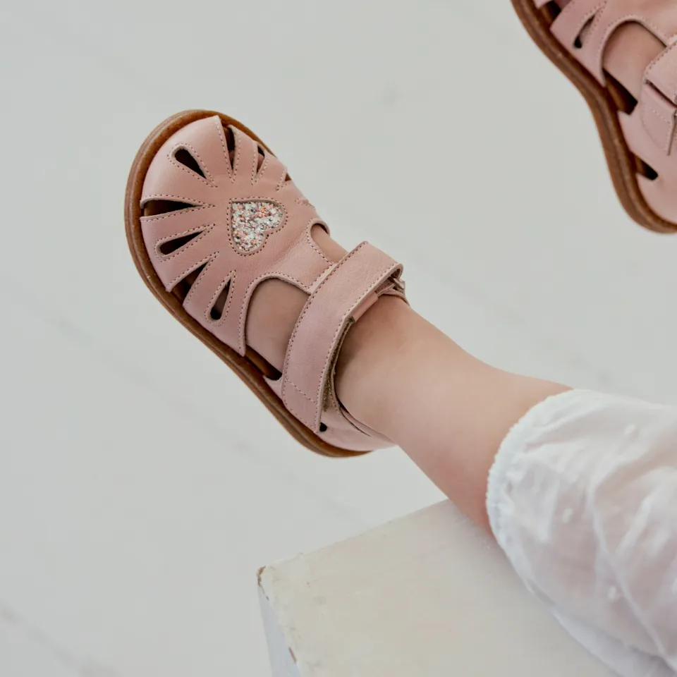 Starter sandal with sparkling glitter hear